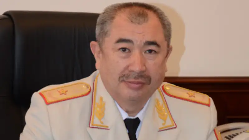 Ерлан Тургумбаев наказал полицейского за переход дороги в неположенном месте