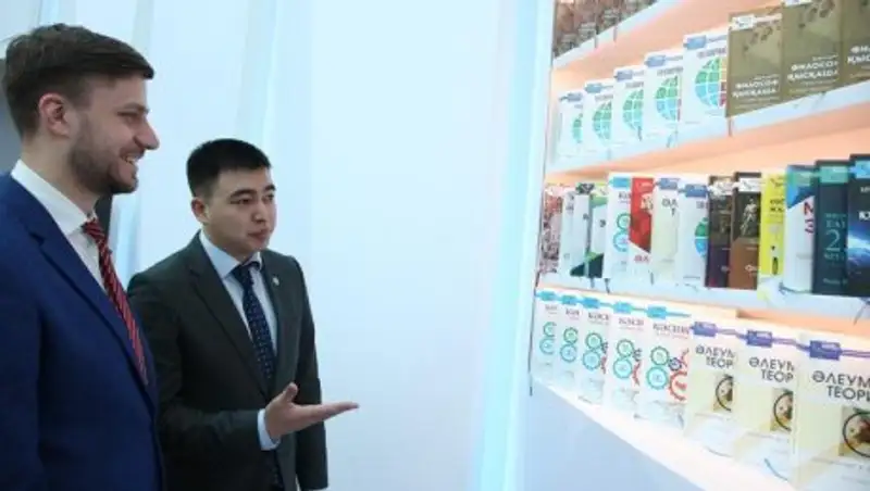 Для перевода учебников на казахский язык привлекли опытных специалистов
