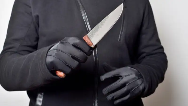 На казахстанских военнослужащих напали с ножом после помощи девушке