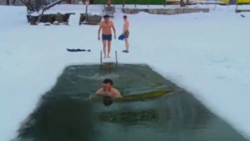 Уральские моржи открыли купальный сезон