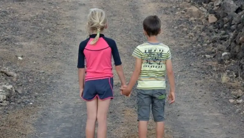 Неизвестная женщина увезла чужих детей в Атырауской области