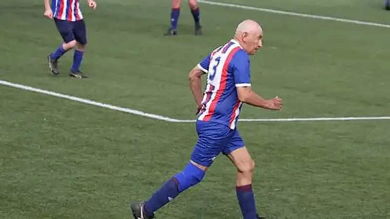 Назван самый старый футболист в истории