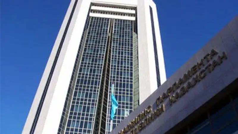 Мажилис принял в работу поправки о противодействии экстремизму и терроризму 