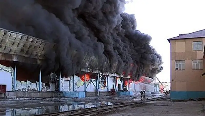 В Шымкенте ликвидирован крупный пожар на складах