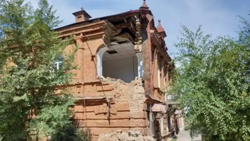 Старинный купеческий особняк разрушили в Семее - акимат обратился в полицию