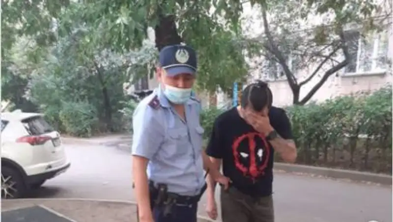 Мужчину с "синтетикой" задержали в одном из спальных районов Алматы
