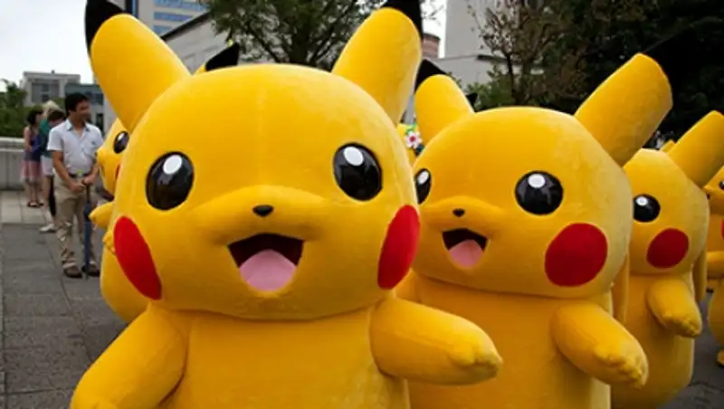 Тысячи Пикачу прошлись маршем по улицам Йокогамы