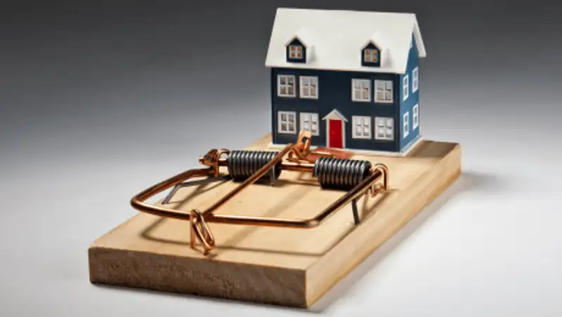 Неизвестные обещали мужчине квартиру в столице, если он оплатит им "задолженность"