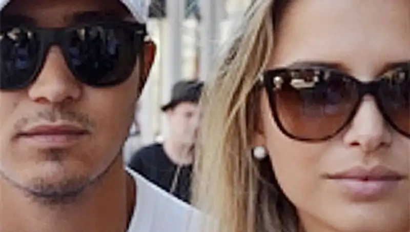 Сын президента Татарстана отговорил лететь с ним жену, которой оставался месяц до родов