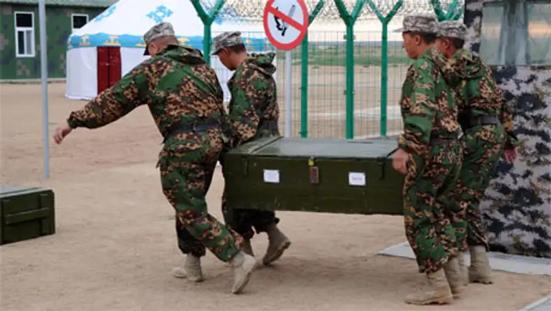 Казахстанские десантники принимают участие в учениях ШОС "Мирная миссия-2014" 