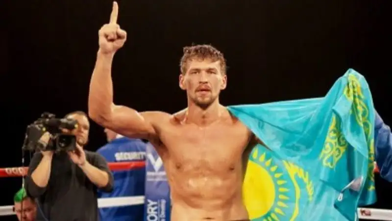 Акбербаев одержал 20-ю победу на профи-ринге