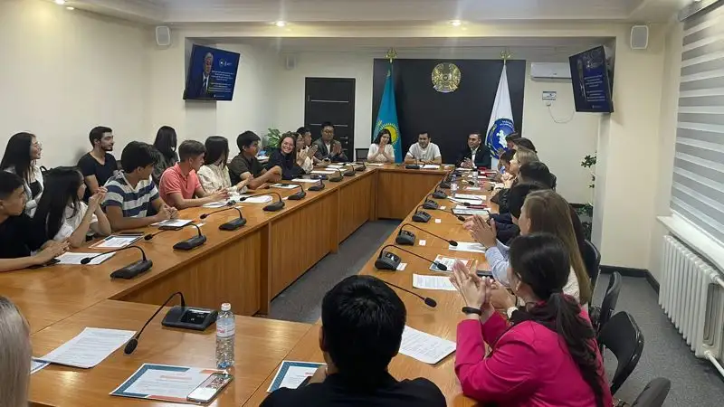 Важно развивать не фэйковый патриотизм, фото - Новости Zakon.kz от 17.03.2023 12:03