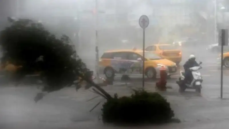 Тайфун "Меранти" обрушился на восточное побережье Китая