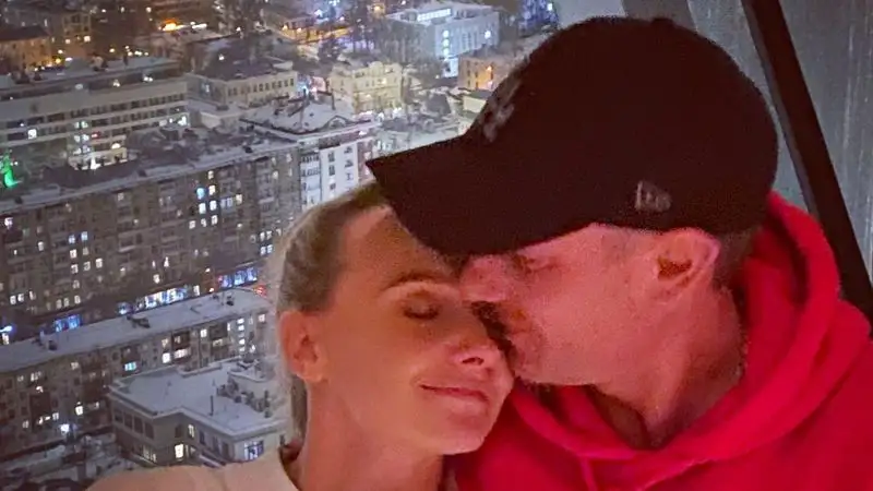 "Показатели зашкаливали": жена Костомарова описала начало болезни