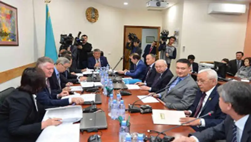 Сенаторы обсудили перенос введения приборов учета на НПЗ и нефтебазах на 2017 и 2018 годы