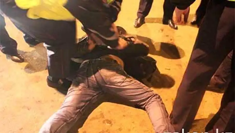 Бойцам спецподразделения "Арлан" пришлось разнимать дерущихся клиентов кафе в Алматы