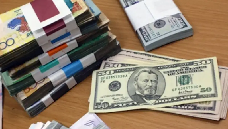 Итоги KASE: курс доллара составил 351,85 тенге