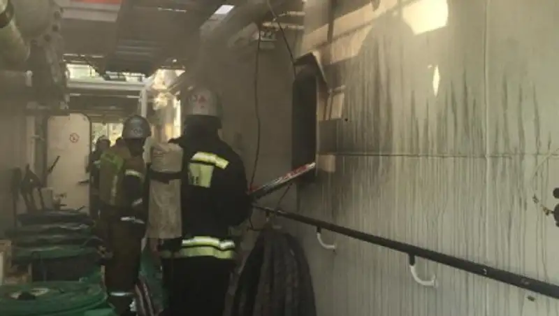 При взрыве на танкере в Каспийском море погибли три человека