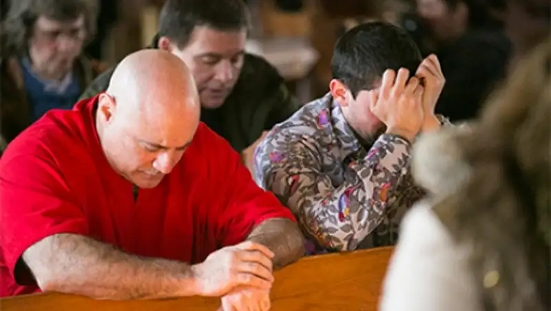 Ученые узнали о привычке американцев поправлять здоровье молитвами