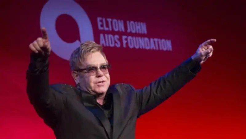 Элтон Джон проявил настойчивость в выборе темы для беседы с Путиным