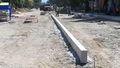 Ремонтировать дороги и вывозить мусор сами вынуждены жители Алматы , фото - Новости Zakon.kz от 16.06.2023 08:25