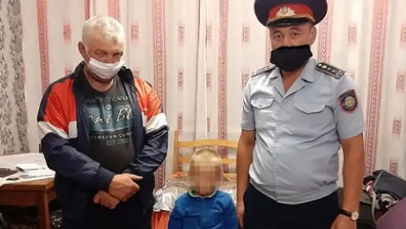 В Северном Казахстане 5-летний мальчик заблудился между селами