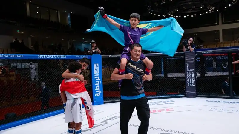 На юношеском чемпионате по ММА Казахстан завоевал "золото" и "бронзу"