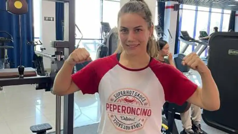 Фируза Шарипова нокаутировала многократную чемпионку на "Битве кочевников"