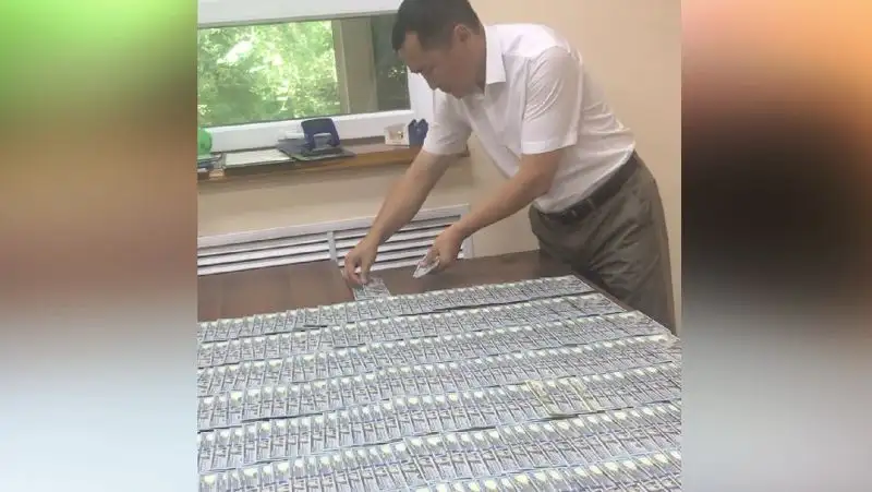 Казахстанец пытался вывезти в Грузию 36 тысяч долларов