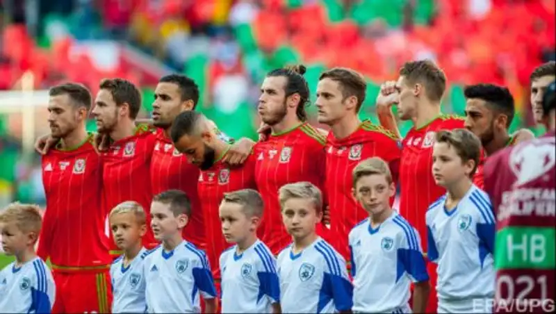  Стартовые составы сборных Уэльса и Северной Ирландии