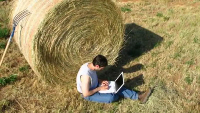 Глава партии "Ауыл" усомнился в том, что село обеспечено интернетом