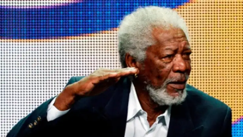 Самолет с Морганом Фриманом совершил аварийную посадку в США