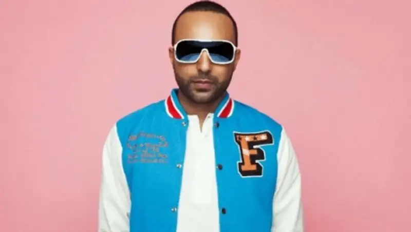 На премии «Муз-ТВ» в Астане на гостя церемонии Arash упал рояль