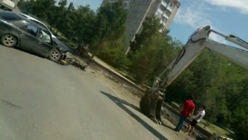 В Костанае пьяный водитель въехал в стоящий экскаватор