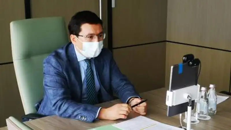 Айдар Арифханов провел прямой эфир в соцсетях