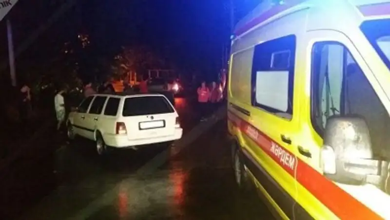 В Алматы сбили молодую девушку, водитель скрылся с места ДТП