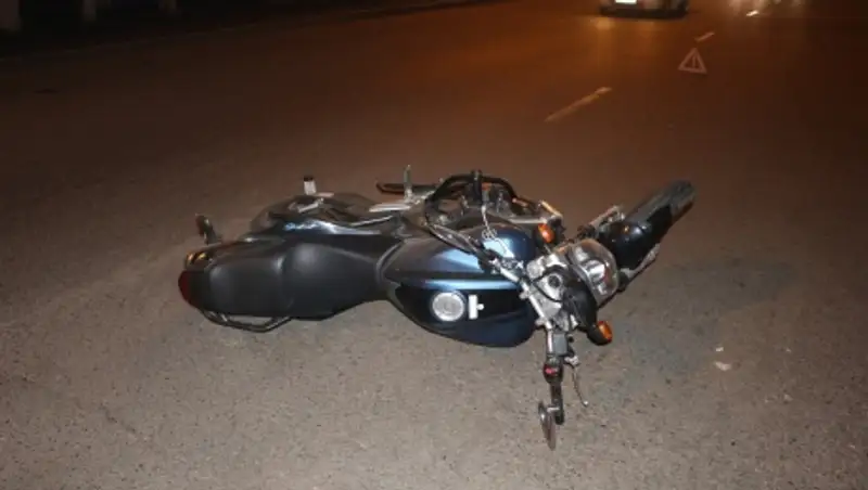 Опасный маневр Lada Priora стал причиной ДТП в Алматы