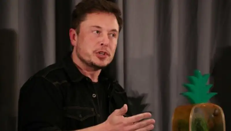 Акционеры Tesla подали в суд на Илона Маска из-за твитов
