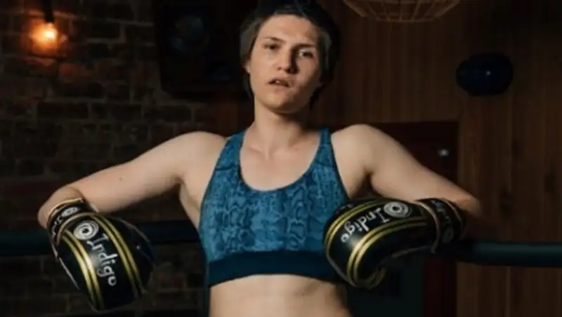 "Хотим драться с мужчинами". Феминистка сорвала старт вечера бокса с казахстанцами