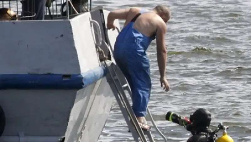 На дне Волги обнаружили автомобиль с телами шести мужчин