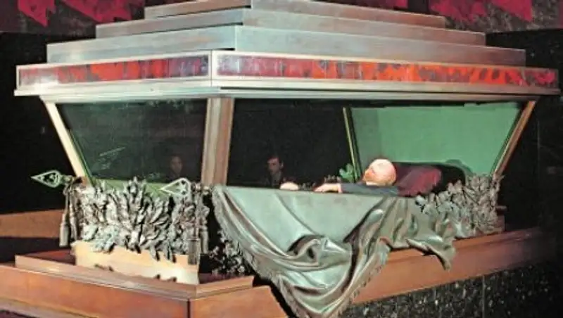 Тело Ленина предложили продать США