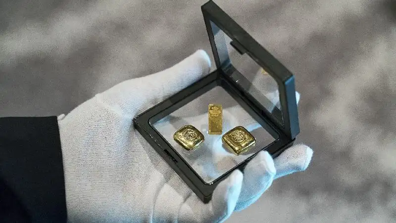 Цена на золото падает: рынки ожидают важные данные из США