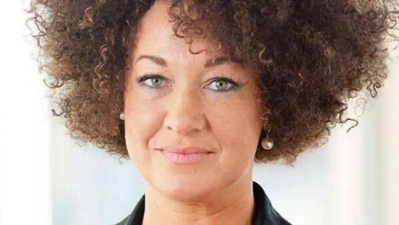 В США цвет кожи довел правозащитницу до отставки