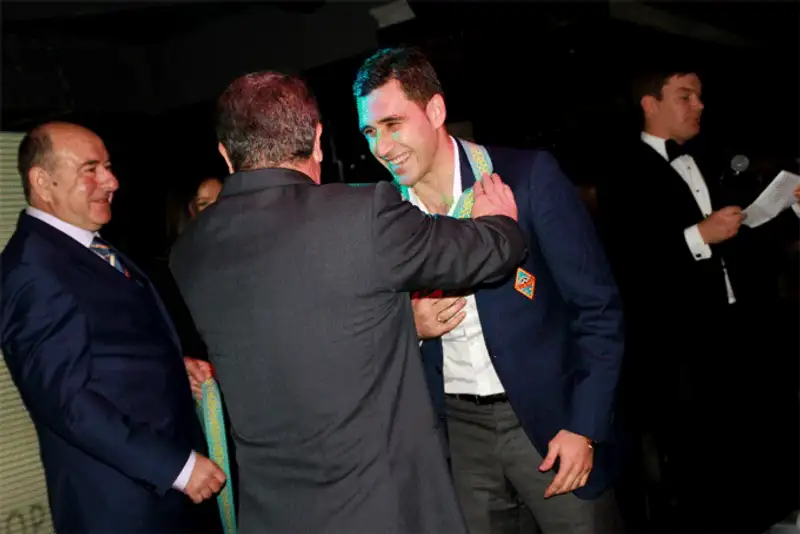 ФК «Кайрат» наградили медалями ФК «Кайрат» наградили медалями, фото - Новости Zakon.kz от 06.11.2013 03:40