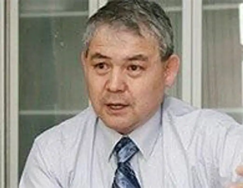 Экзамен по госязыку сдает претендент на участие в выборах президента РК Кайсаров, фото - Новости Zakon.kz от 08.02.2011 21:34