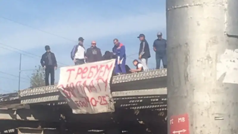 Требуем зарплату! Акимат Алматы прокомментировал забастовку рабочих