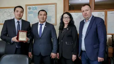 представители компании, фото - Новости Zakon.kz от 17.03.2023 18:39