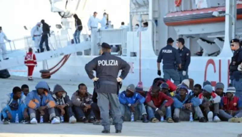 Итальянские пограничники спасли более 3 тысяч мигрантов