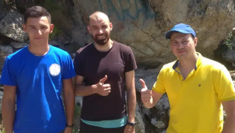 Двое мужчин потерялись в районе Большого Алматинского пика