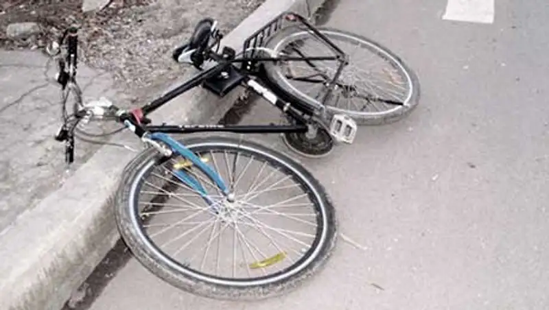 64-летний велосипедист погиб в ДТП в городе Шар, фото - Новости Zakon.kz от 21.10.2013 18:59